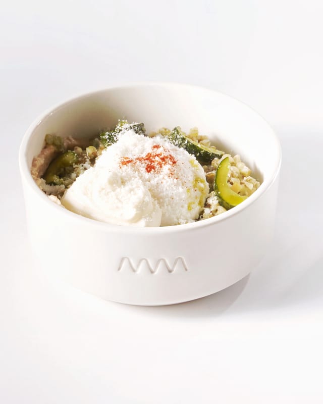 Зелёная гречка с муссом пармезан и яйцом пашот